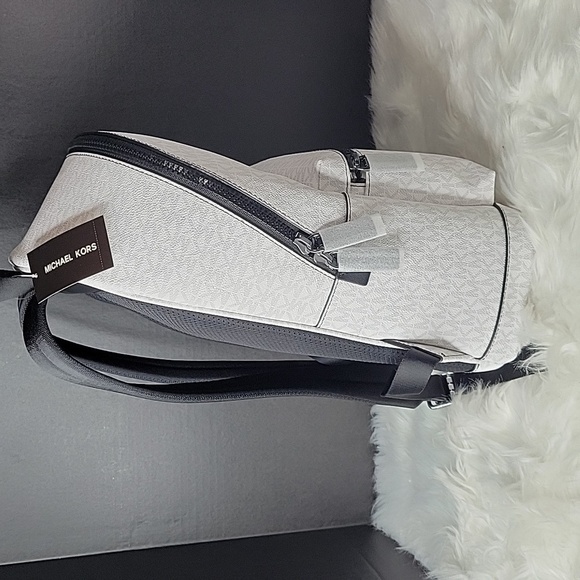 NWT MICHAEL KORS Cooper‎ Large Bright White  Signature Backpack - Picture 4 of 10